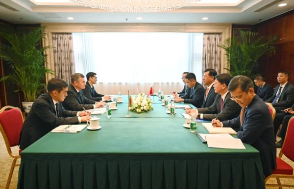 盈通策略 戴和根与土库曼斯坦副总理恰克耶夫举行会谈